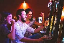 Detail simbol bonus dan fitur putaran gratis dalam permainan Bigger Bass Bonanza